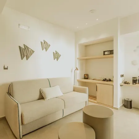 Opal Paros 4* Náusza