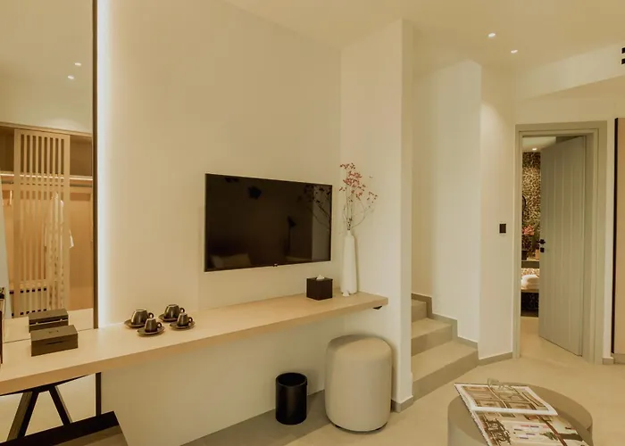 Opal Paros 4* Náusza