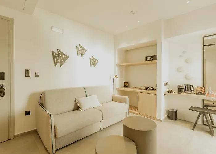 Opal Paros 4* Náusza